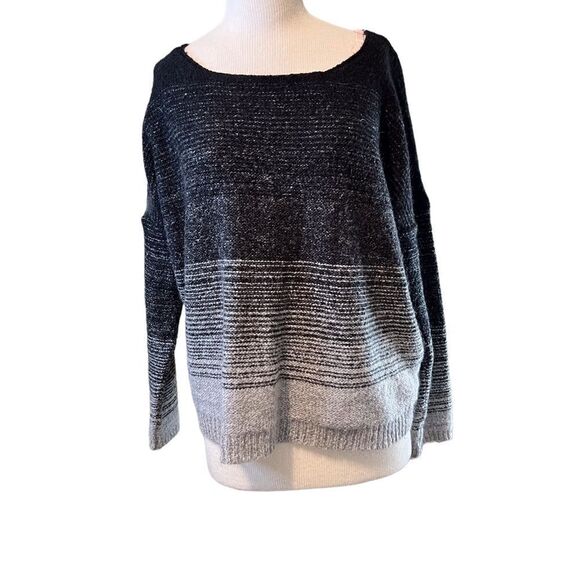 Culture ||  Hip & Modern lighter sweater. So many option on how to wear. - Picture 1 of 10